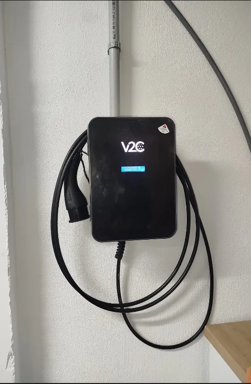 Raedian NEO con cuadro de protecciones con Raedian NEO en Murcia - Instalación profesional por CargaEnCasa